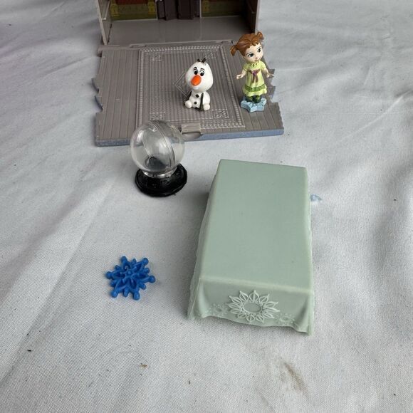 Polly Pocket Playset And Accessories  Lot - Picture 5 of 10